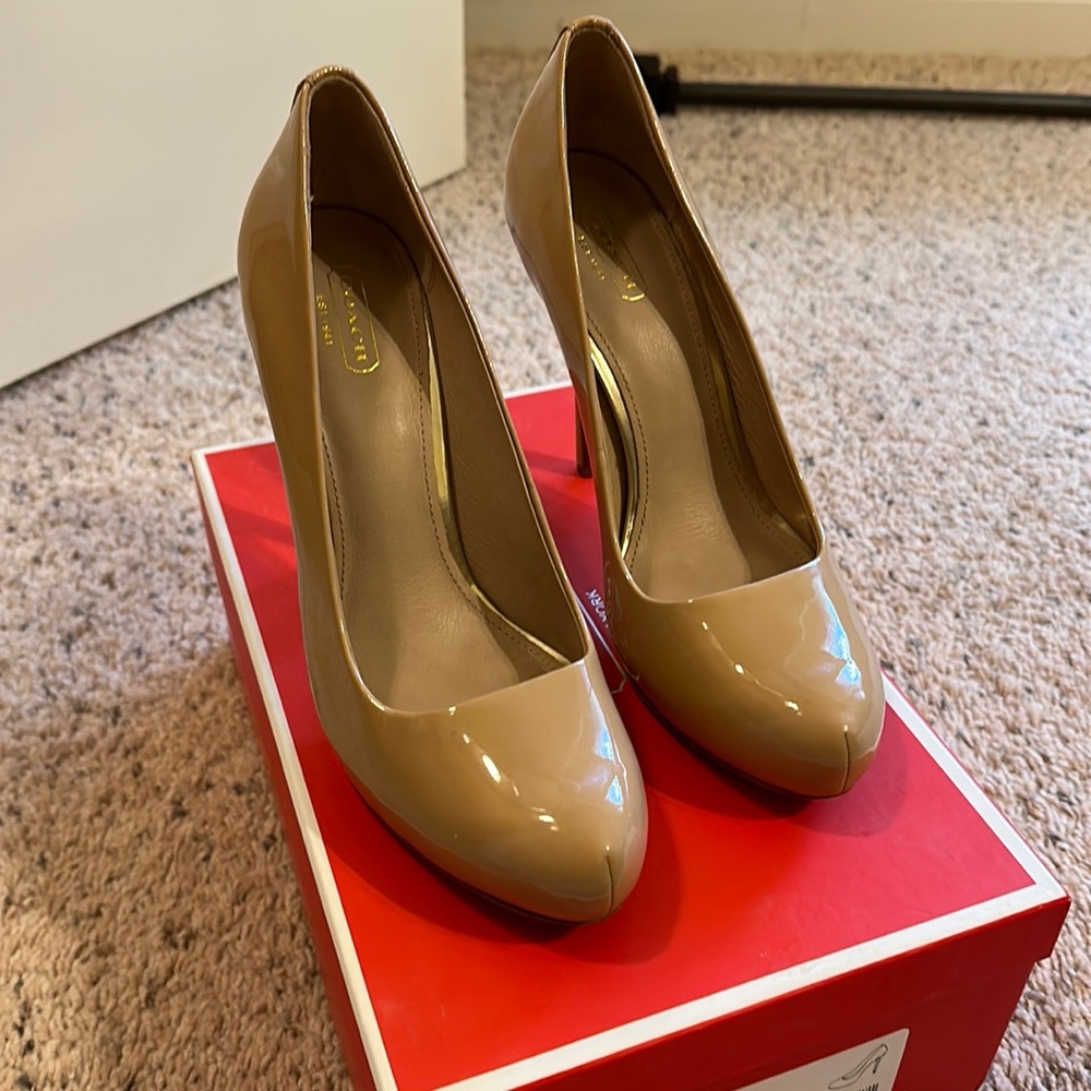 Coach Pumps